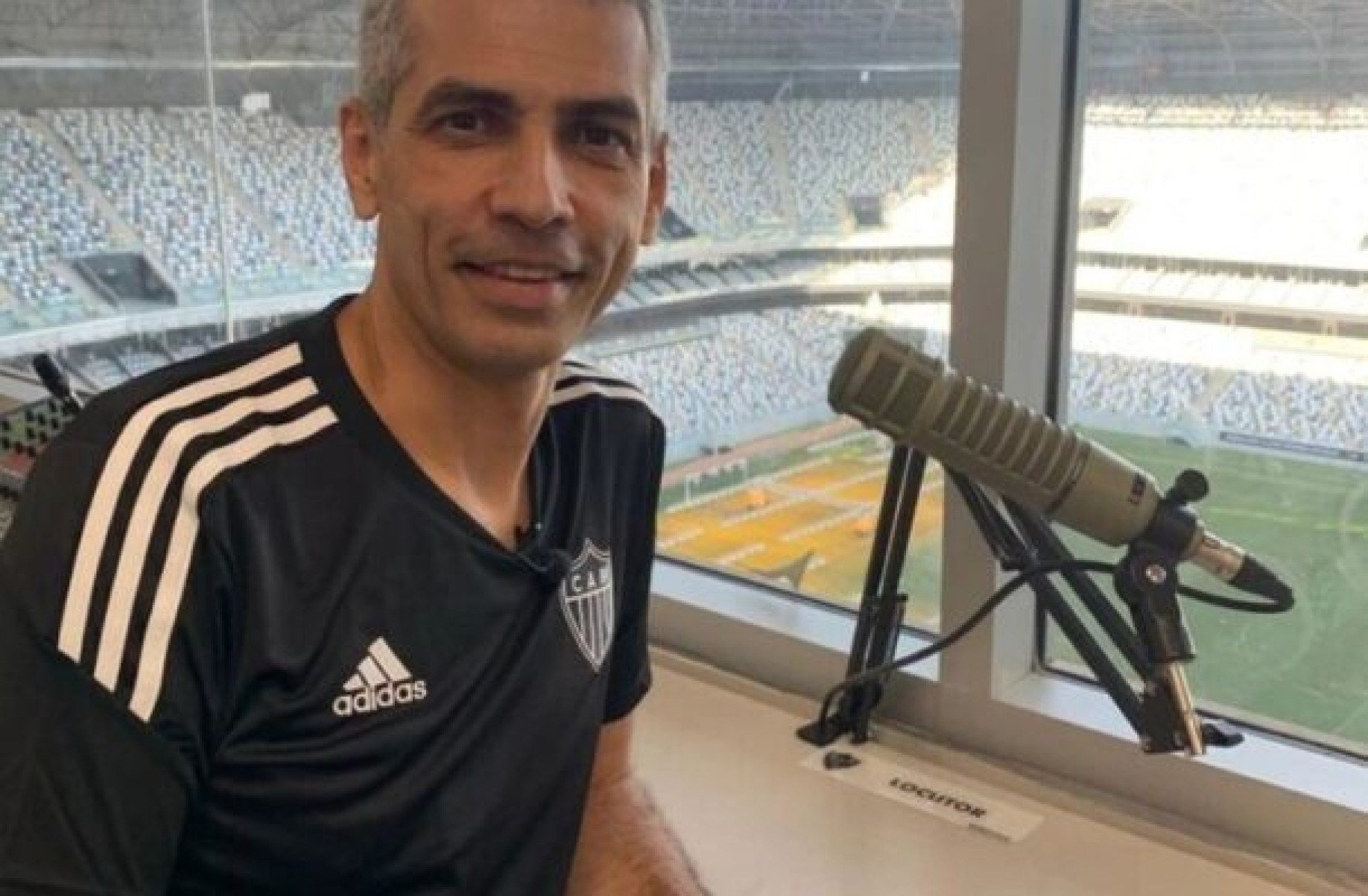 Ex-Globo perde espaço no Atlético, e membro do ‘Charla Podcast’ aparece em Belo Horizonte