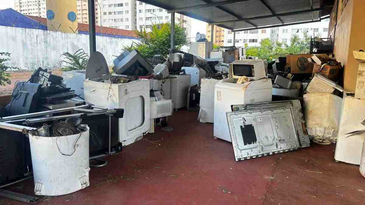 Escola da Ceilândia arrecada lixo eletrônico para ganhar computadores