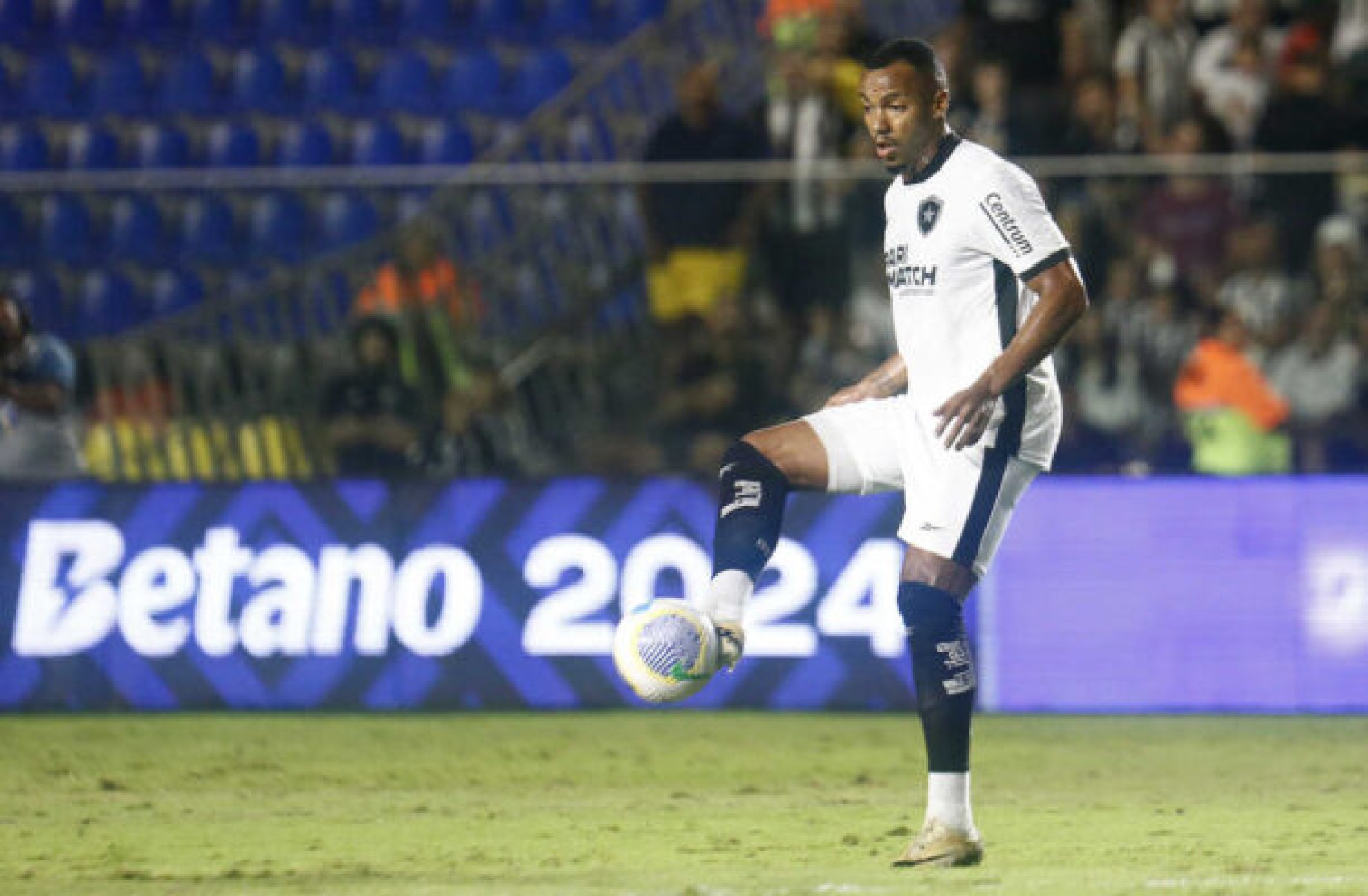 Marlon Freitas agita vestiário em pré-jogo do Botafogo: ‘Tenho convicção que vamos ganhar’