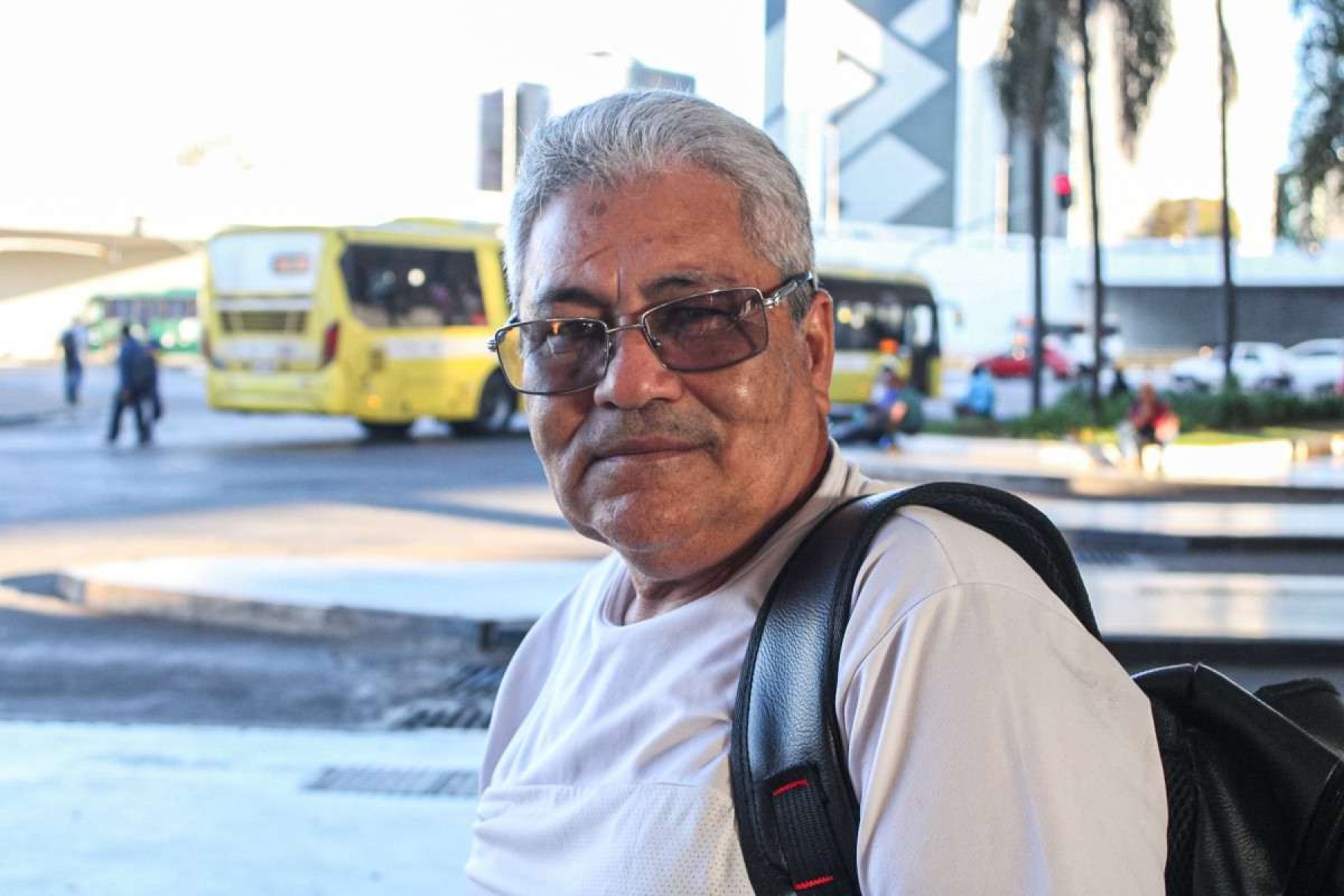 Vanderlei Pereira reclama do atraso dos ônibus e do etarismo