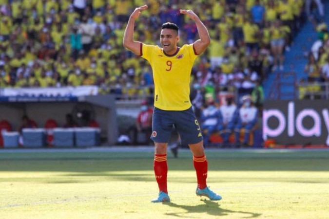  Colombia's Radamel Falcao gestures during the South American qualification football match for the FIFA World Cup Qatar 2022 against Peru at the Roberto Melendez Metropolitan Stadium in Barranquilla, Colombia, on January 28, 2021. (Photo by Daniel MUNOZ / AFP) (Photo by DANIEL MUNOZ/AFP via Getty Images)
     -  (crédito:  AFP via Getty Images)