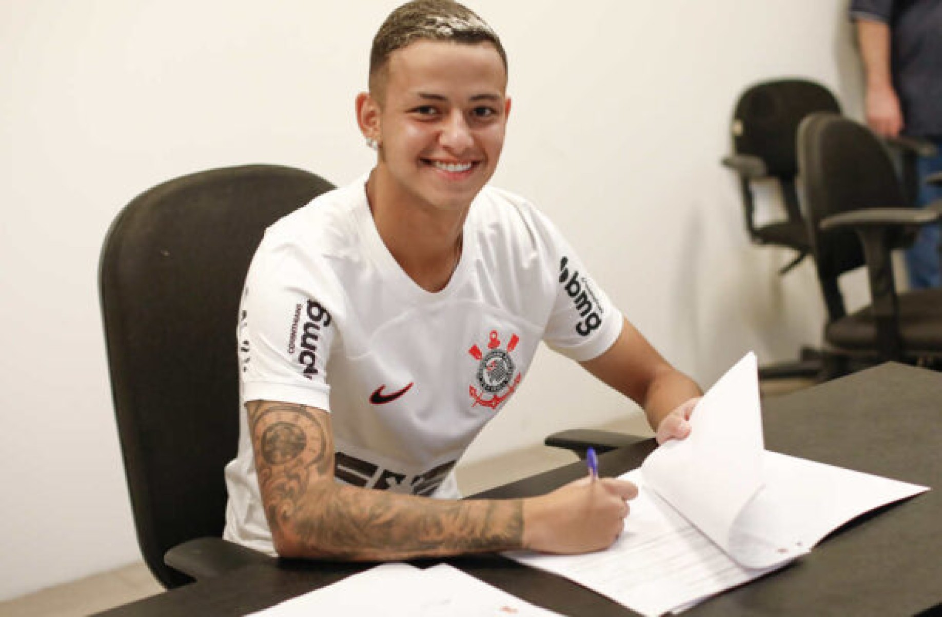 Corinthians renova contrato com herói do título da Copinha