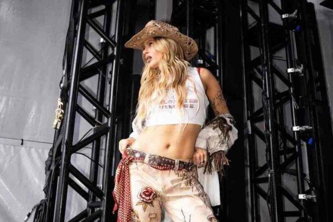 Luísa Sonza, no Lollapalooza, com
um look assinado por Victor Miranda - (crédito: Pam Martins) Luísa Sonza, no Lollapalooza, com
um look assinado por Victor Miranda - (crédito: Pam Martins)