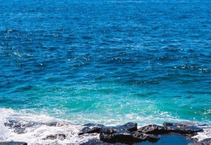 A pesquisa revelou que a fratura submarina produz terremotos de magnitude 6.0 a cada cinco ou seis anos devido a zonas especiais que funcionam como freios naturais. -  (crédito: Freepik)