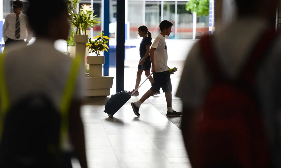 Fachin vota para reconhecer que escolas devem combater discriminações -  (crédito: EBC)