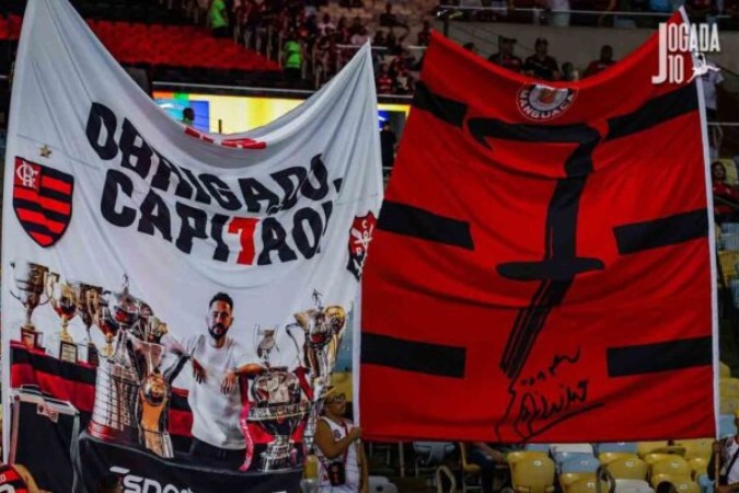 Torcida do Flamengo presta homenagem a Everton Ribeiro -  (crédito:  Marcelo Caitano)