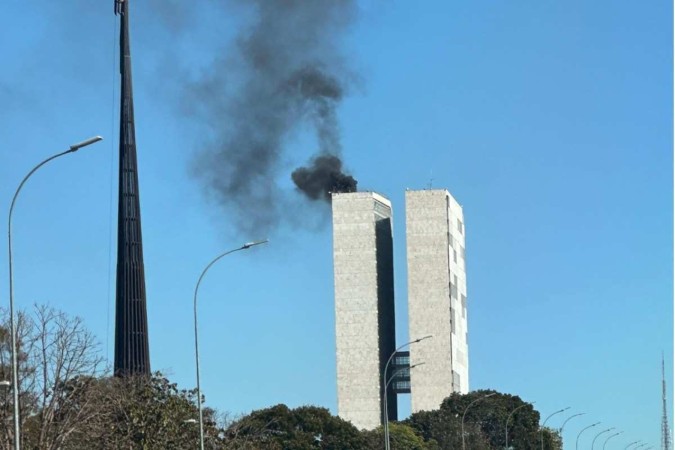 Fumaça no Congresso assusta brasilienses -  (crédito: Redes sociais)