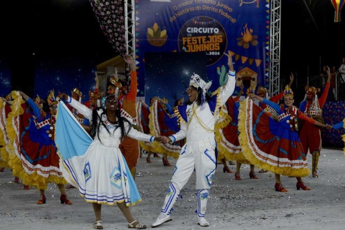 Quadrilhas juninas trazem alegria e tradição ao Ginásio do Cruzeiro