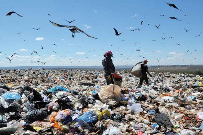 De acordo com a Abrema, 27,9 milhões de toneladas de resíduos sólidos são descartados de maneira irregular no Brasil -  (crédito: Edilson Rodrigues/Agência Senado)