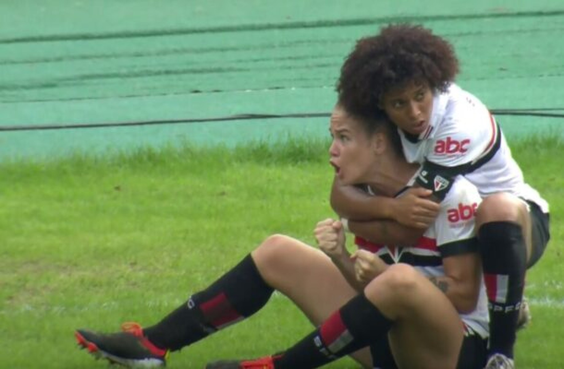 De virada, São Paulo vence Internacional pelo Brasileiro feminino