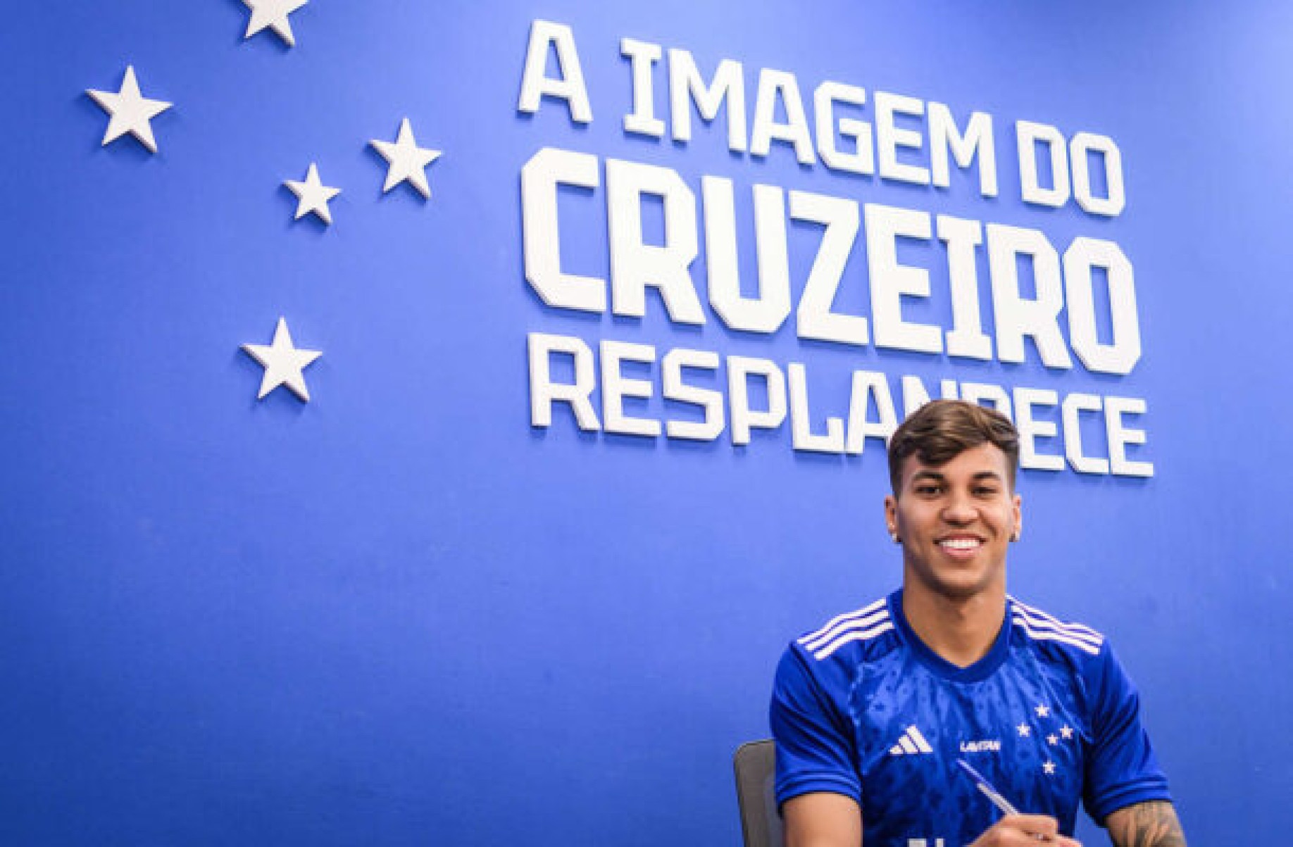 Pai de Kaio Jorge chora durante apresentação do filho no Cruzeiro: ‘orgulho enorme’