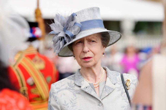 Princesa Anne da Inglaterra, tem 73 anos e deixou o hospital nesta sexta-feira (28/6) -  (crédito: JONATHAN BRADY / POOL / AFP)