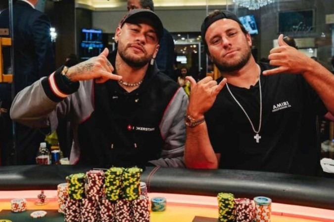 Neymar indica prêmio conquistado no torneio de poker nos Estados Unidos -  (crédito: Foto: Instagram @neymarjr)