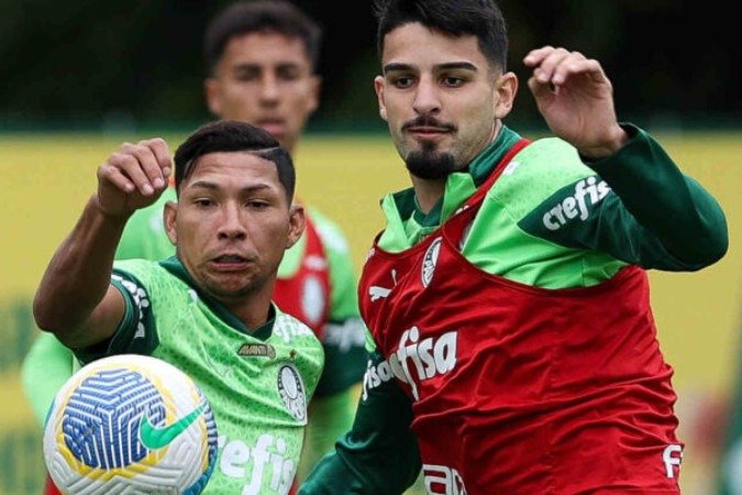 Rony e Flaco López em disputa no treino do Palmeiras - (crédito: Cesar Greco/Palmeiras) Rony e Flaco López em disputa no treino do Palmeiras - (crédito: Cesar Greco/Palmeiras)