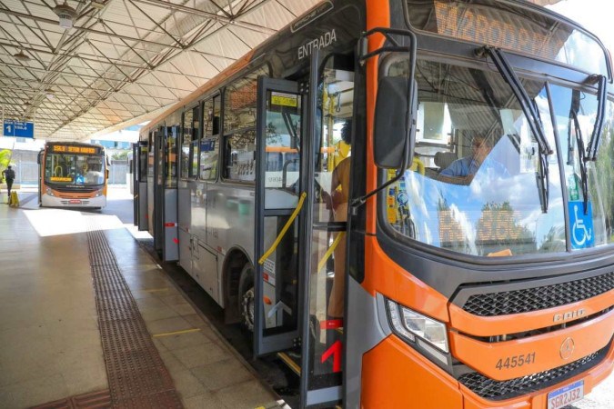 28/05/2024 - Em fase de testes, mais de 130 ônibus já circulam com pagamento digital -  (crédito: Paulo H. Carvalho/ Agência Brasília)