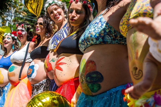 A mineira Bárbara com a filha Cecília, nascida num sábado de Carnaval -  (crédito: Arquivo pessoal)