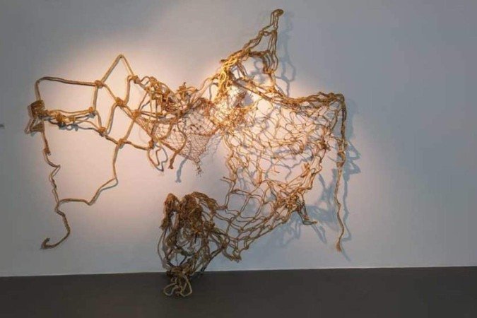 Exposlção Feral - —Mulheres da arte têxtil no DF, em cartaz no Museu Correios e com curadoria de Samantha Canovas. Obra de Barbara Paz