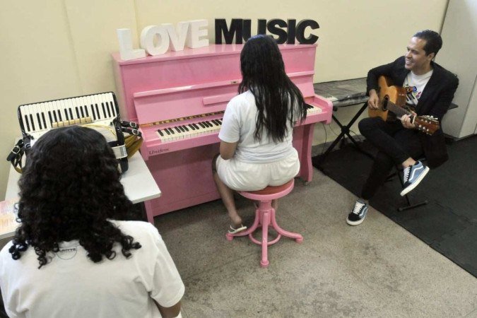  25/06/2024. Crédito: Minervino Júnior/CB/D.A Press. Brasil.  Brasilia - DF. Unidade de internação feminina de adolescentes no Gama. Aulas de música na unidade como forma de ressocialização das menores infratoras.