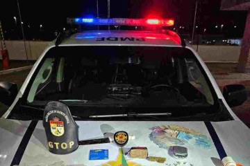 A Polícia Militar do Distrito Federal (PMDF) prendeu, na noite desta terça-feira (25/6), dois homens suspeitos de roubo e tráfico de drogas -  (crédito: PMDF)