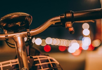 Em meio ao incentivo ao uso da bicicleta para reduzir as emissões de carbono, algumas cidades se destacam por ser mais aptas à circulação desse transporte. Diante disso, a seguradora digital Luko divulgou a lista das cidades mais 
