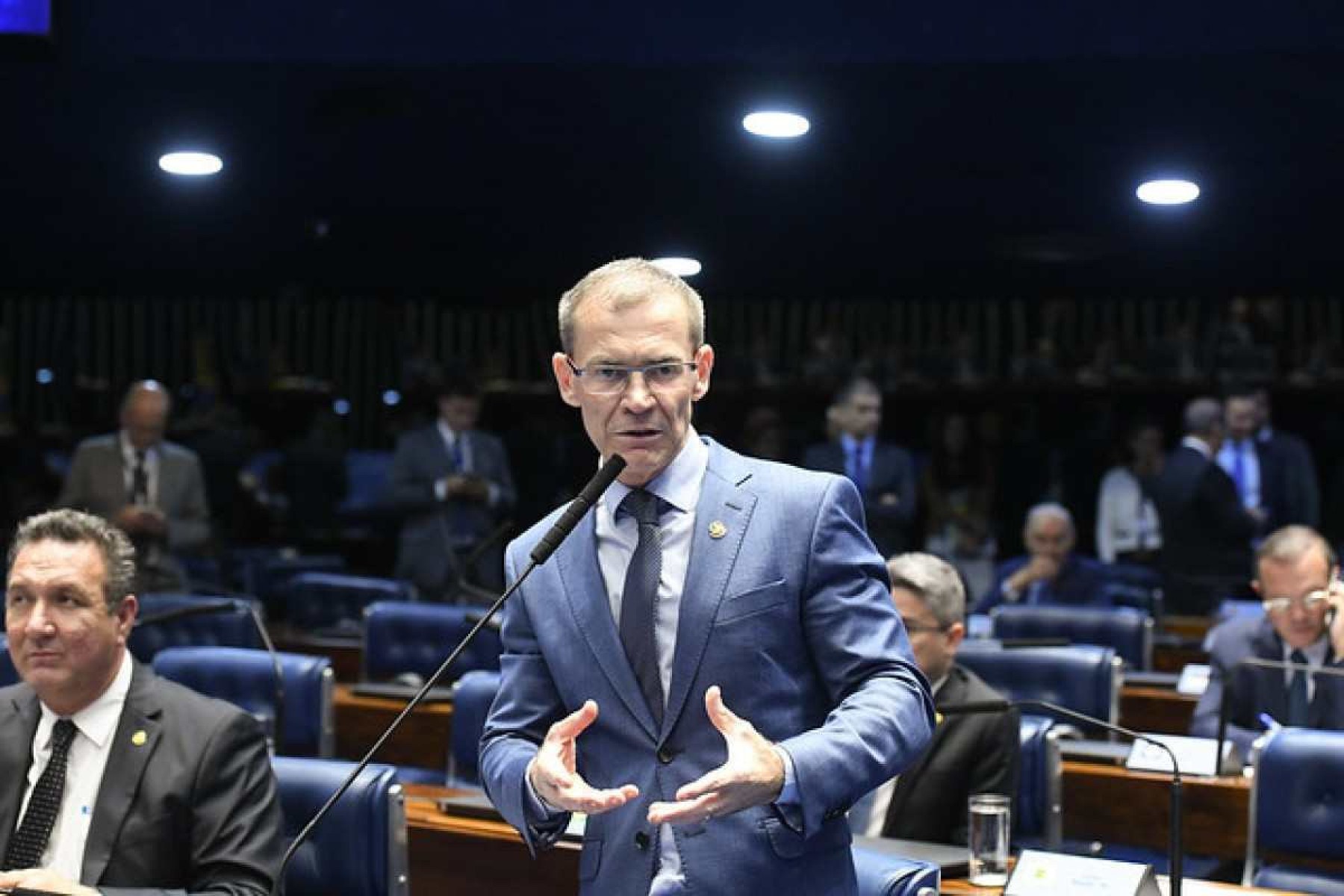 Corretor de imóveis que fez ataques ao senador do PT é condenado a pagar R$ 28 mil