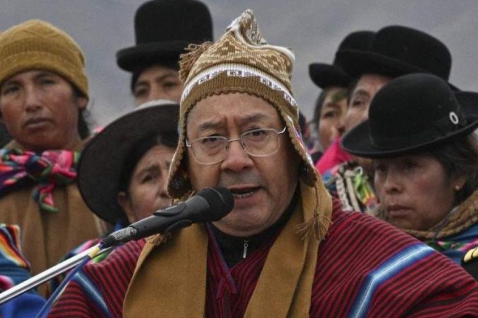 O presidente boliviano Luis Arce em discurso durante a celebração do solstício de inverno e do Ano Novo dos povos indígenas andinos em 21 de junho -  (crédito: AIZAR RALDES/AFP)