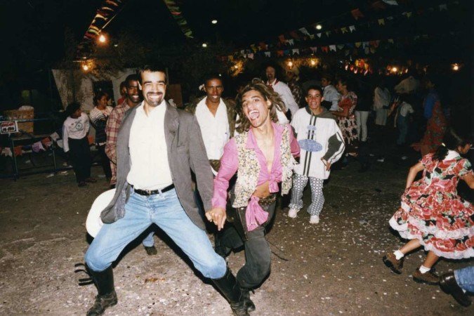 Quadrilha Quebra Topete, de Samambaia, durante apresentação em um arraial em 1998. 