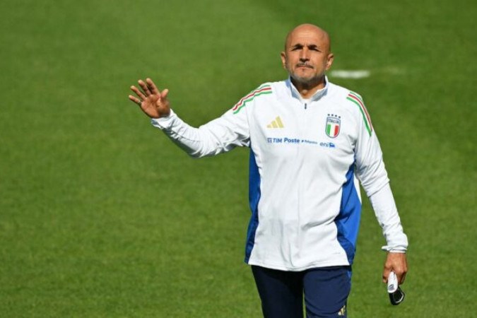  Italy's head coach Luciano Spalletti leads a training session at the team's base camp at the Hemberg-Stadion in Iserlohn on June 26, 2024, during the Euro 2024 football competition. (Photo by Alberto PIZZOLI / AFP) (Photo by ALBERTO PIZZOLI/AFP via Getty Images)
     -  (crédito:  AFP via Getty Images)