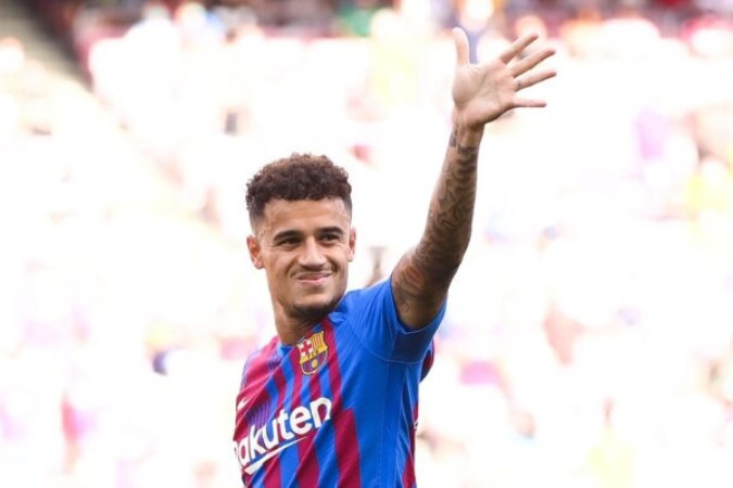  BARCELONA, SPAIN - SEPTEMBER 26: Philippe Coutinho of FC Barcelona waves during the LaLiga Santander match between FC Barcelona and Levante UD at Camp Nou on September 26, 2021 in Barcelona, Spain. (Photo by David Ramos/Getty Images)
     -  (crédito:  Getty Images)