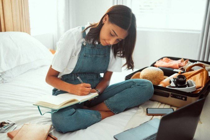 Equilibrar estudo e descanso nas férias é uma forma eficaz de se preparar para o vestibular (Imagem: PeopleImages.com - Yuri A | Shutterstock) - (crédito: EdiCase - Geral) Equilibrar estudo e descanso nas férias é uma forma eficaz de se preparar para o vestibular (Imagem: PeopleImages.com - Yuri A | Shutterstock) - (crédito: EdiCase - Geral)