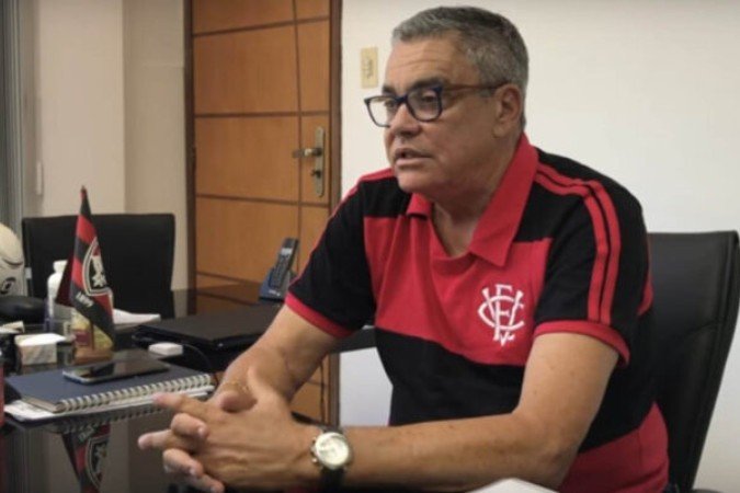 Paulo Carneiro no período em que foi presidente do Vitória -  (crédito: Foto: Maurícia da Matta/EC Vitória)