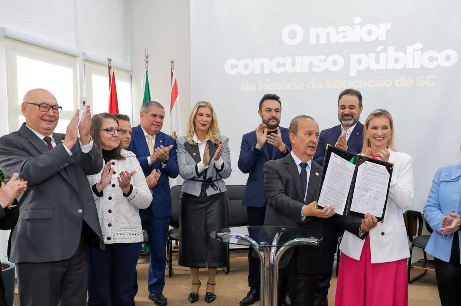 Santa Catarina abre concurso com 10 mil vagas para a Educação