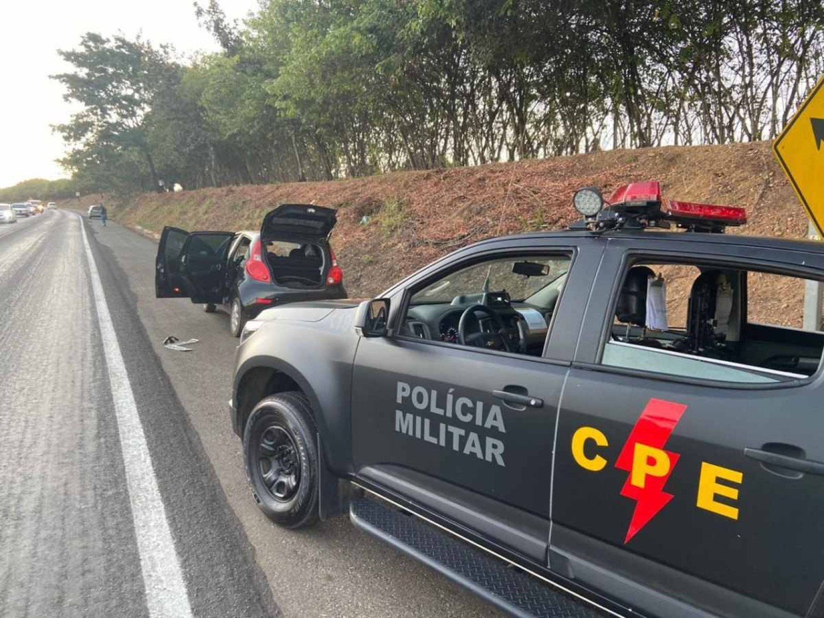 Suspeitos de integrar facção do Rio morrem em confronto com a PM