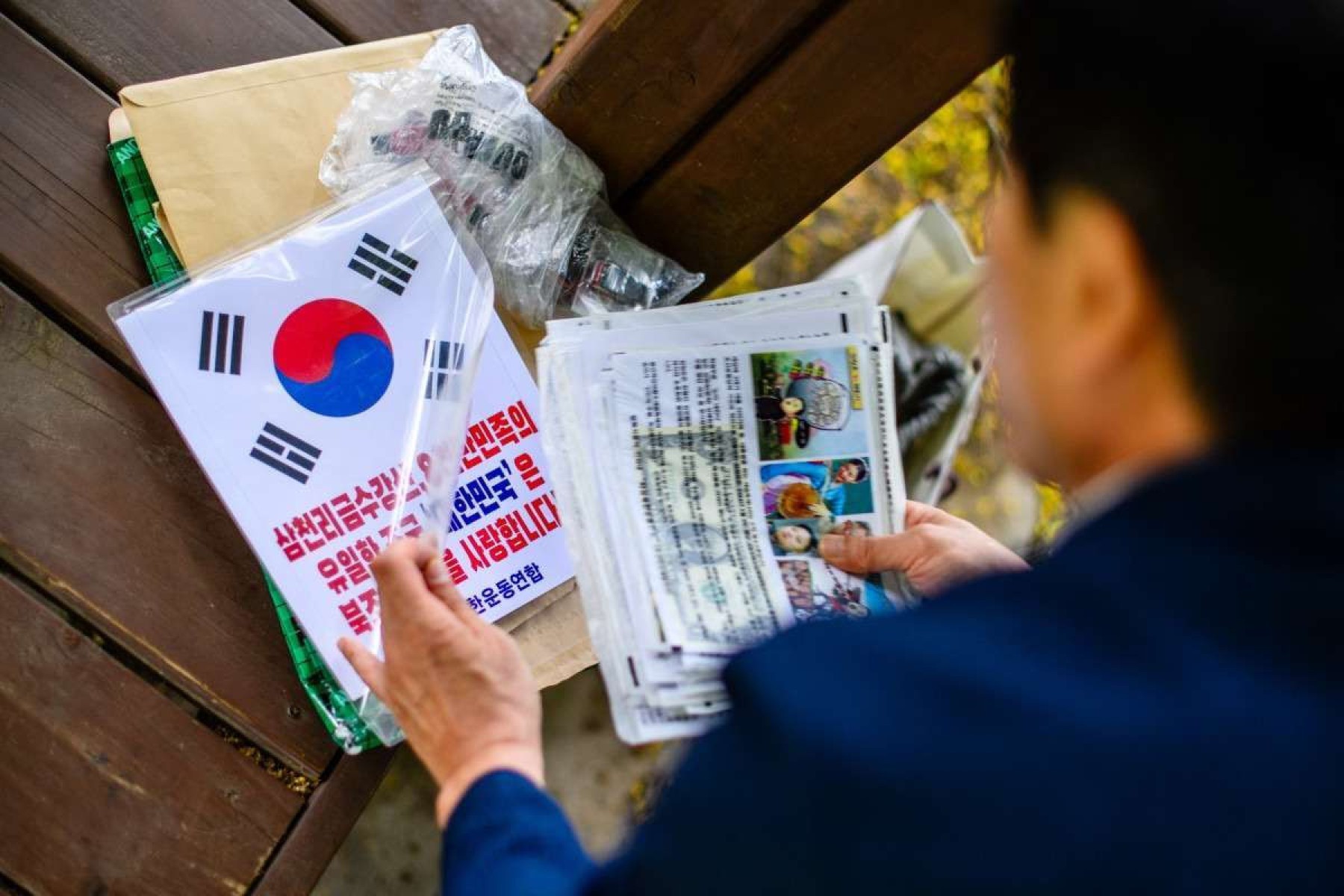  North Korean defector Park Sang-hak packs away his materials during an interview with AFP in Seoul on June 25, 2024. Park considers the propaganda balloons he floats into his homeland to be part of a tradition of psychological warfare, and vows to keep going until Kim Jong Un's regime falls. The son of a North Korean double agent who escaped his country in 1999, Park has been sending balloons loaded with anti-regime propaganda leaflets, US dollar bills and USB drives of K-pop across the border for nearly 20 years. (Photo by Anthony WALLACE / AFP) / To go with 'SKOREA-NKOREA-DIPLOMACY-CONFLICT, PROFILE' by Kang Jin-kyu and Cat Barton
      Caption 