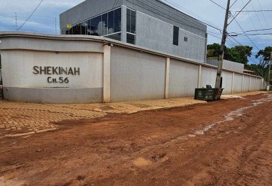 Rua de acesso a condomínios do Guara Park está repleta de lama