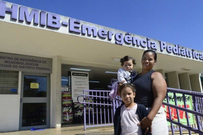 Ana Vitória (à frente) é asmática e sofre crises mais fortes na seca