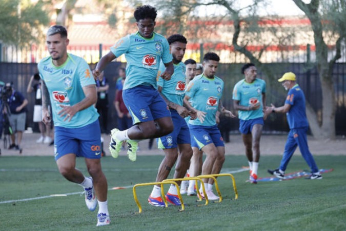 Vini Jr e Éder Militão durante treinamento da Seleção Brasileira - Foto: Rafael Ribeiro/CBF -  (crédito:  RAFAEL RIBEIRO/CBF)