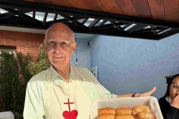'Eu agradeço a todos que me mandaram votos de reestabelecimento e se preocuparam com a minha saúde', disse o padre -  (crédito: Reprodução)