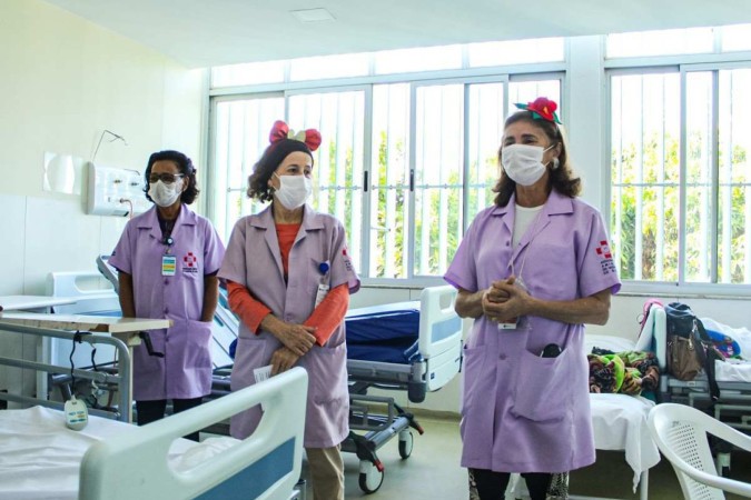 Contadoras durante visita à enfermaria do hospital