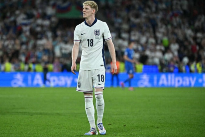  England's forward #18 Anthony Gordon reacts on the pitch after the UEFA Euro 2024 Group C football match between England and Slovenia at the Cologne Stadium in Cologne on June 25, 2024. (Photo by JAVIER SORIANO / AFP)
     -  (crédito:  AFP via Getty Images)