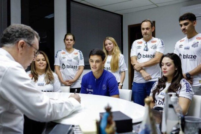 JP Chermont renova com o Santos - (crédito: Foto: Divulgação/Santos FC) JP Chermont renova com o Santos - (crédito: Foto: Divulgação/Santos FC)