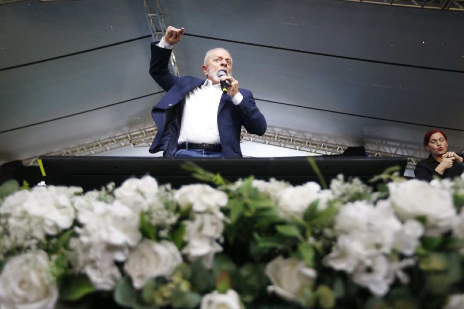 Sem Tarcísio e Nunes, Lula adia assinatura de contrato para expansão do metrô SP