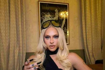 Jornal norte-americano também afirma que a cantora é a herdeira de RuPaul, a drag queen mais conhecida do mundo. -  (crédito: Reprodução/Instagram @pabllovittar)