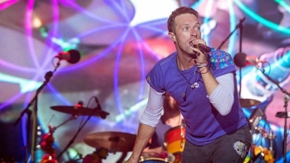 Coldplay lançou Parachutes, seu álbum de estreia, em 2000 e virou alvo de críticas... e adoração. (Da esquerda para a direita: baixista Guy Berryman, guitarrista Jonny Buckland, vocalista/pianista Chris Martin e baterista Will Champion -  (crédito: Getty Images)