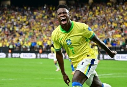 Na vitória da última rodada sobre o Paraguai, Vini Jr. desencantou e marcou duas vezes em nome do Brasil       -  (crédito:  AFP)