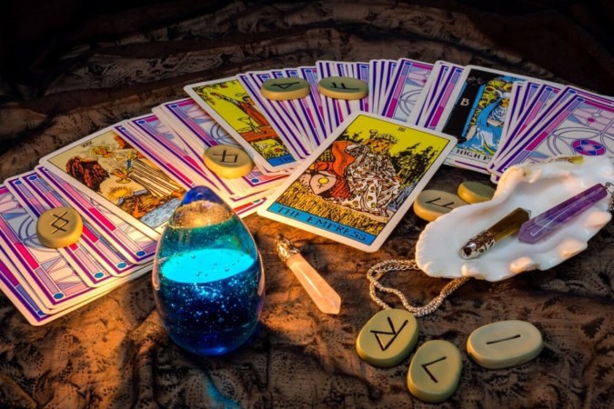 O tarot é uma prática que ajuda no autoconhecimento (Imagem: LunarVogel | Shutterstock)  -  (crédito: EdiCase - Astrologia - Diversão e arte)