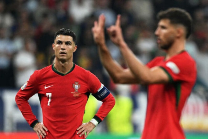 Cristiano Ronaldo lamenta pênalti perdido na partida contra a Eslovênia na Euro 2024 - Foto: Patricia de Melo Moreira/AFP via Getty Images -  (crédito: Patricia de Melo Moreira/AFP via Getty Images)