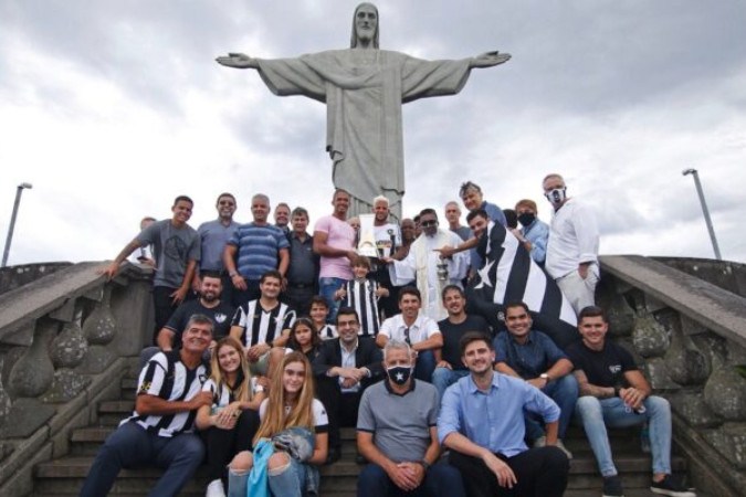 Dia de homenagem para o Botafogo no Cristo Redentor  -  (crédito: Foto: Divulgação/Twitter do Botafogo)