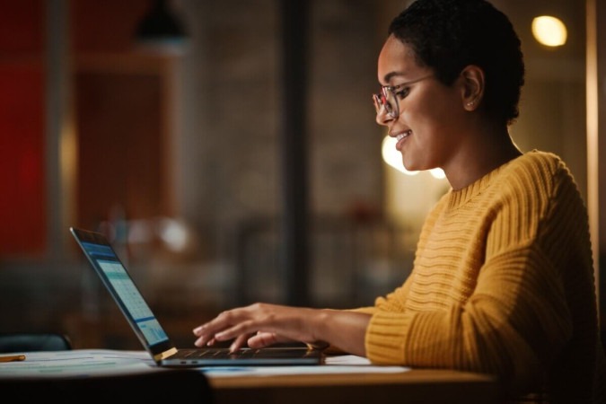 O Dia Internacional das Micros, Pequenas e MÃ©dias Empresas, instituÃ­do pela ONU, celebra a importÃ¢ncia econÃŽmica e social desses negÃ³cios (Imagem: Gorodenkoff | Shutterstock) -  (crédito: Edicase - empreendeer -> Economia)