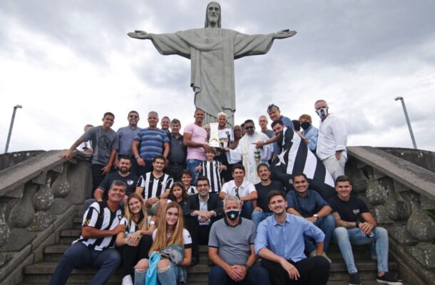 Botafogo celebra aniversário de 130 anos com missa solene no Cristo Redentor